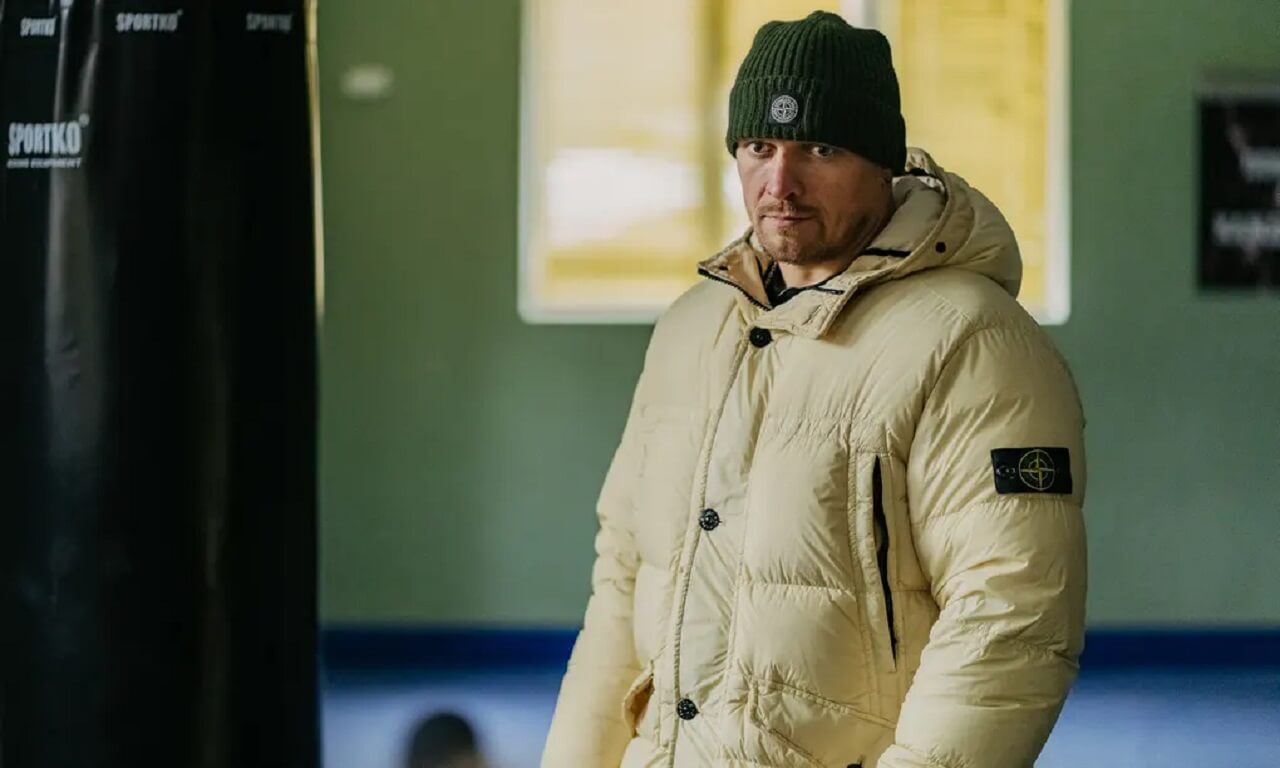 Profi ökölvívás: a nehézsúly ukrán királya, Olekszandr Uszik meglátogatta barátja edzőtermét, ahol sötétség és a halál szaga uralkodik